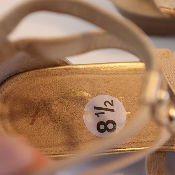 A2 By Aerosoles Gold Sparkle Gladiator wedge Sandals Zip back size 8.5 Casual - Picture 3 of 14